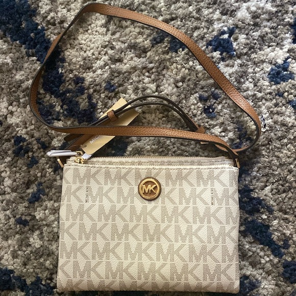 Micheal kors white/vanilla crossbody bag - Picture 1 of 9